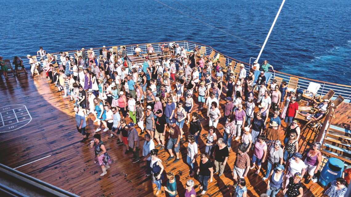 Country Music Cruise Festival Kreuzfahrtschiff Line Dance Deck
