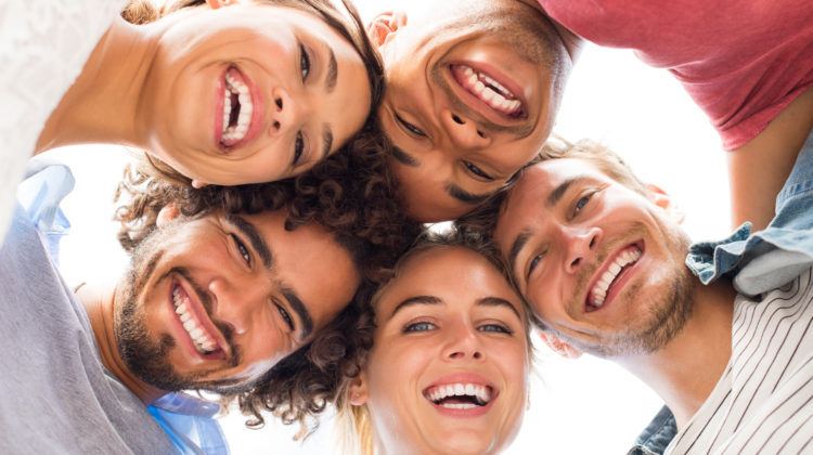 Lachen ist gesund Lachen am Arbeitsplatz Humor bei der Arbeit gegen Stress Lachen als Medizin