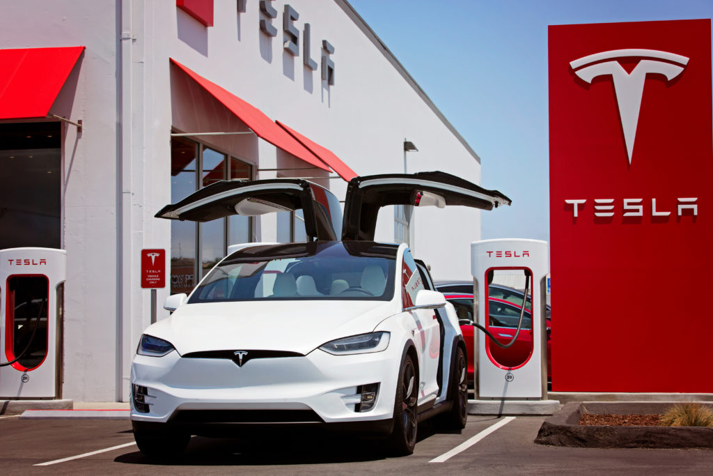 E-Autos Fragen E-Mobilität Tesla Modell 123 RF worldofwellness