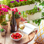 Balkon Garten Ideen Inspiration Tipps Tisch Stühle 123Rf