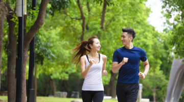 Sportarten Kalorien verbrennen Joggen Laufen Paar im Park 123Rf trendsandstyle