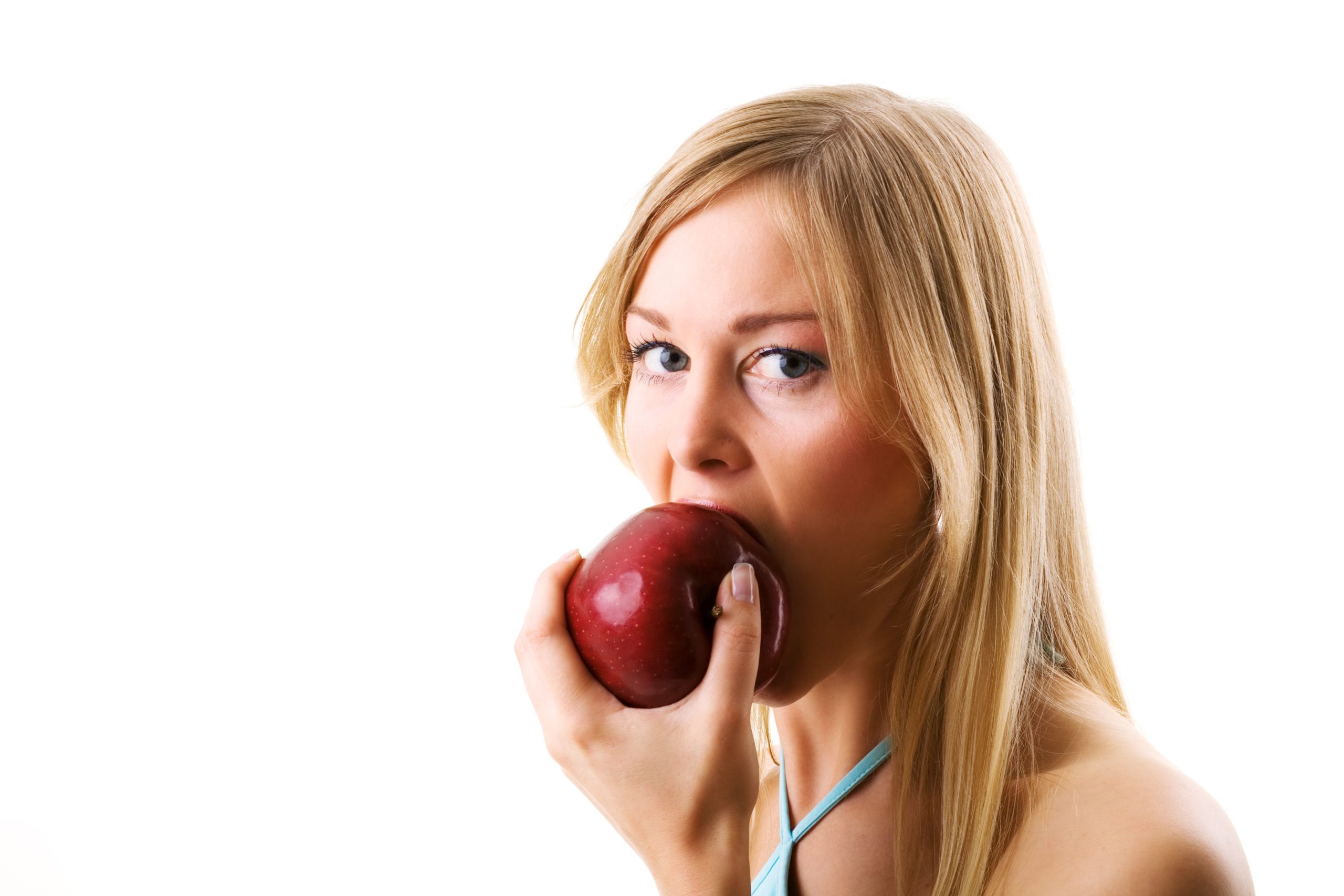 10 Tipps für einen guten Start in den Tag Frau blond isst Apfel Früchte Frucht gesund Gesundheit 123rf