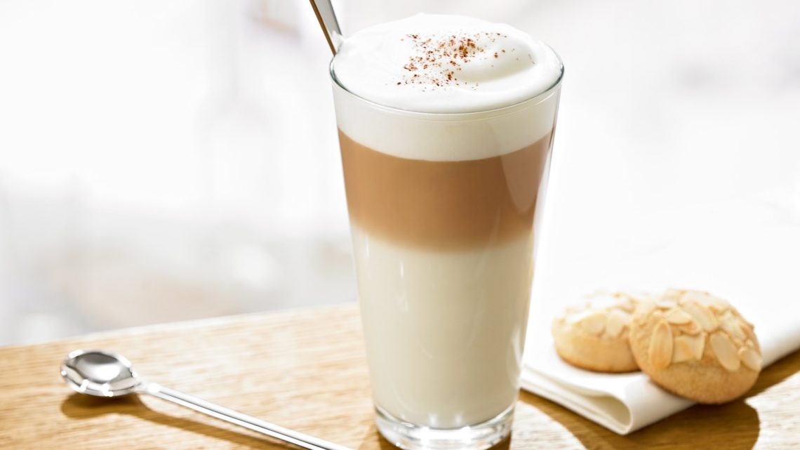 Hoch die Tassen Kaffe Café Latte Macchiato Amaretti Cookies