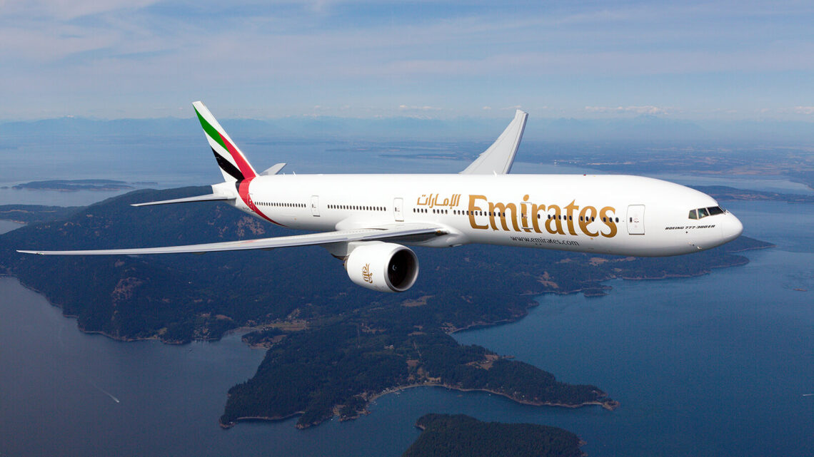 Emirates Moderne Boeing 777 im Flug – Symbol für hohe Flugsicherheit